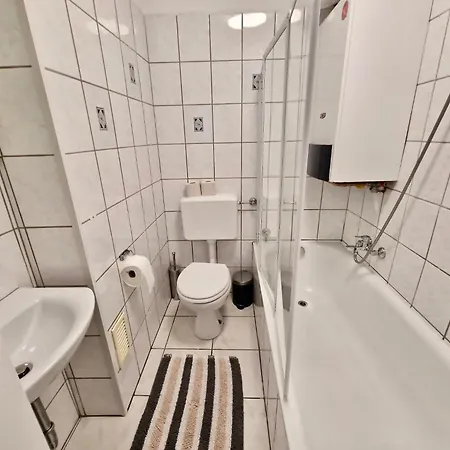 Zentrale In Nur 0,3 Km Zur Apartmán