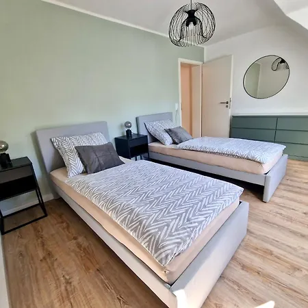 Zentrale In Nur 0,3 Km Zur *